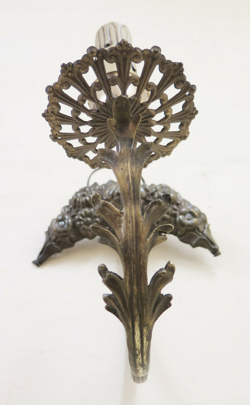 ANTIQUE BRONZE WALL LIGHT WITH ONE FLAME EARLY 20TH CENTURY WALL CANDLESTICK CH2