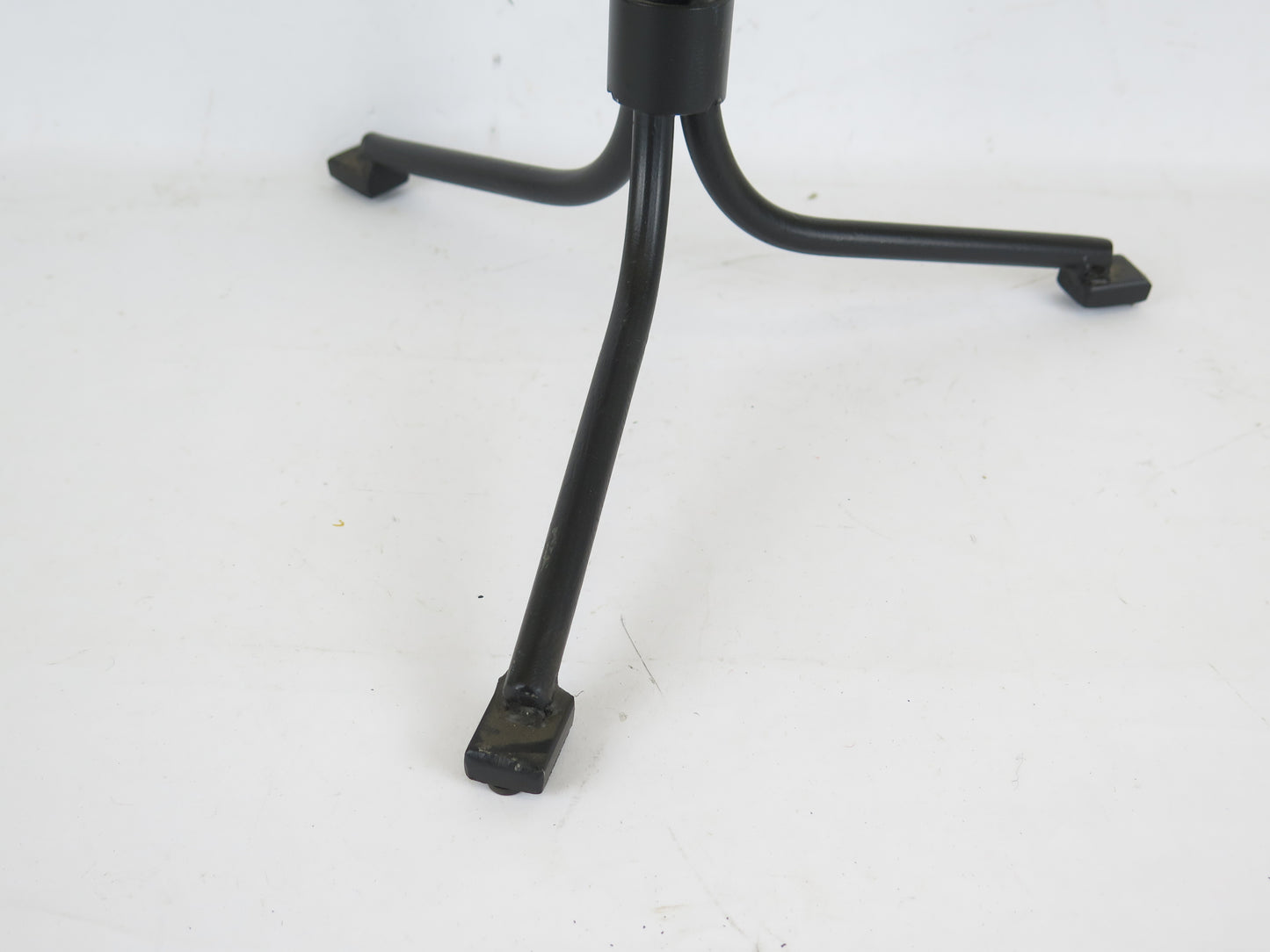 VECCHIO TAVOLINO IN FERRO BATTUTO FORGIATO A MANO DI ALTA QUALITÀ CH