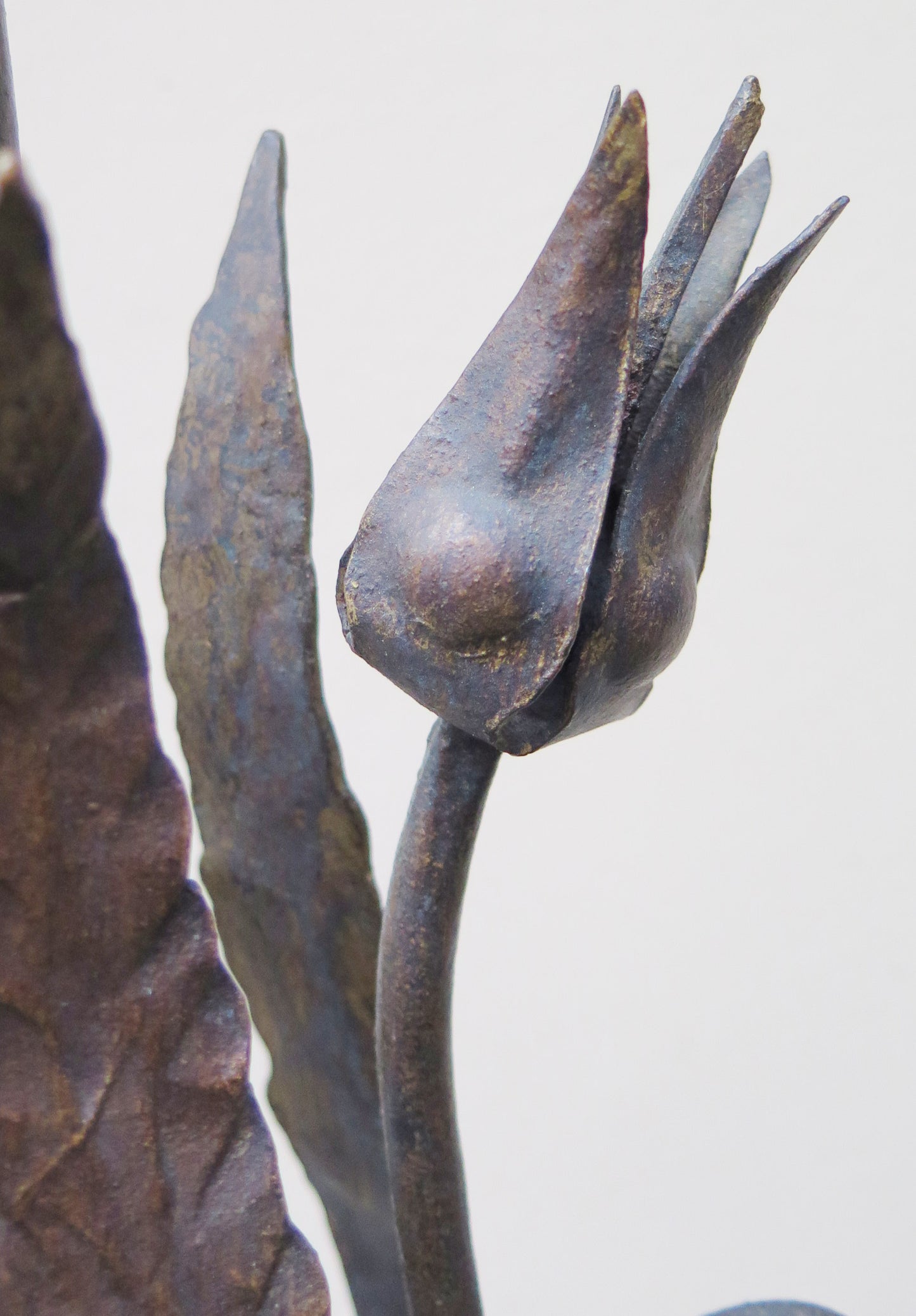 FLOOR LAMP IN SOLID HAND FORGED WROUGHT IRON, VINTAGE CRAFTSMANSHIP