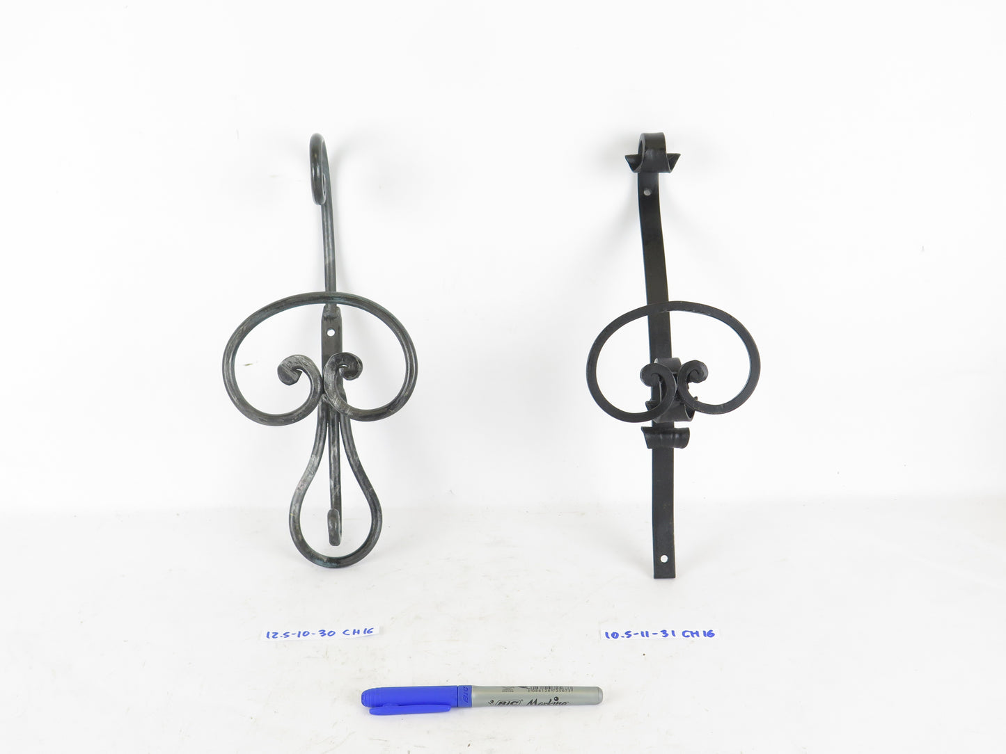 DUE ATTACCAPANNI SINGOLI DA PARETE APPENDIABITI MURO VINTAGE FERRO BATTUTO CH16