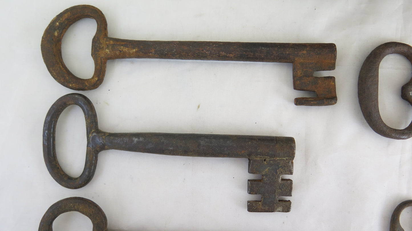 16 CHIAVI ANTICHE IN FERRO CHIAVE ANTICA ANTIQUARIATO CH3