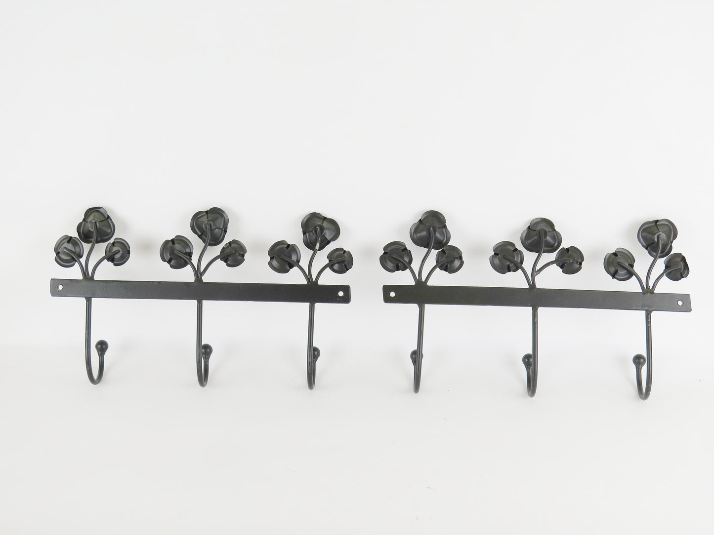 TWO TOWEL RACKS TOWEL HOLDER CLOTHES HOOKS IRON BA1