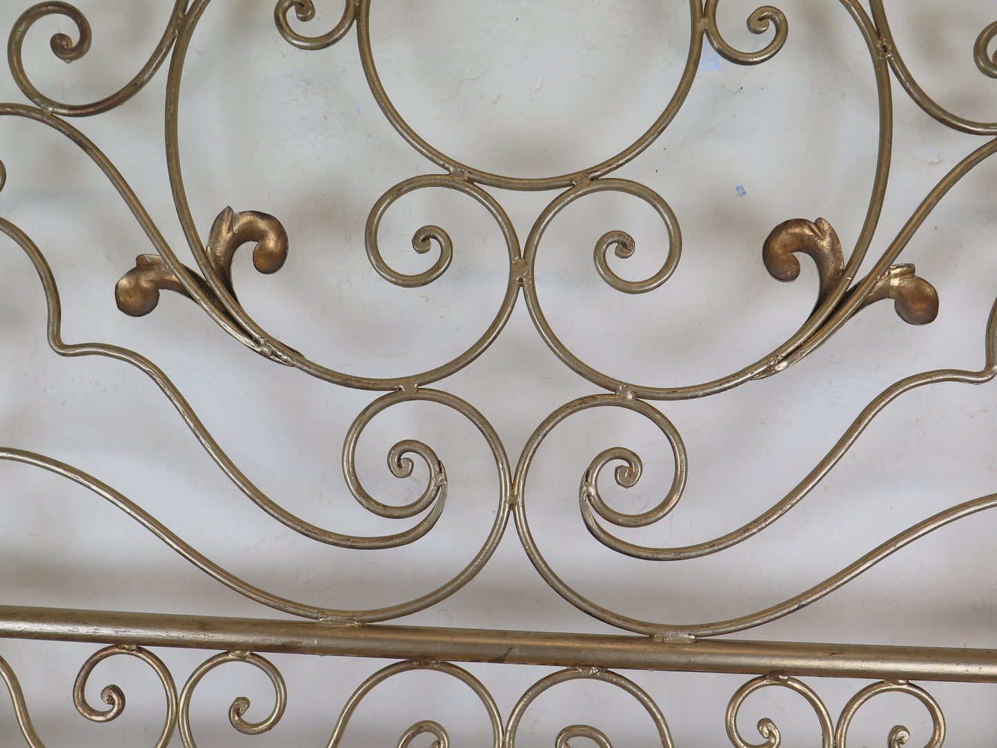 DUE TESTIERE IN FERRO BATTUTO TESTATE SINGOLO O MATRIMONIALE DORATE XM