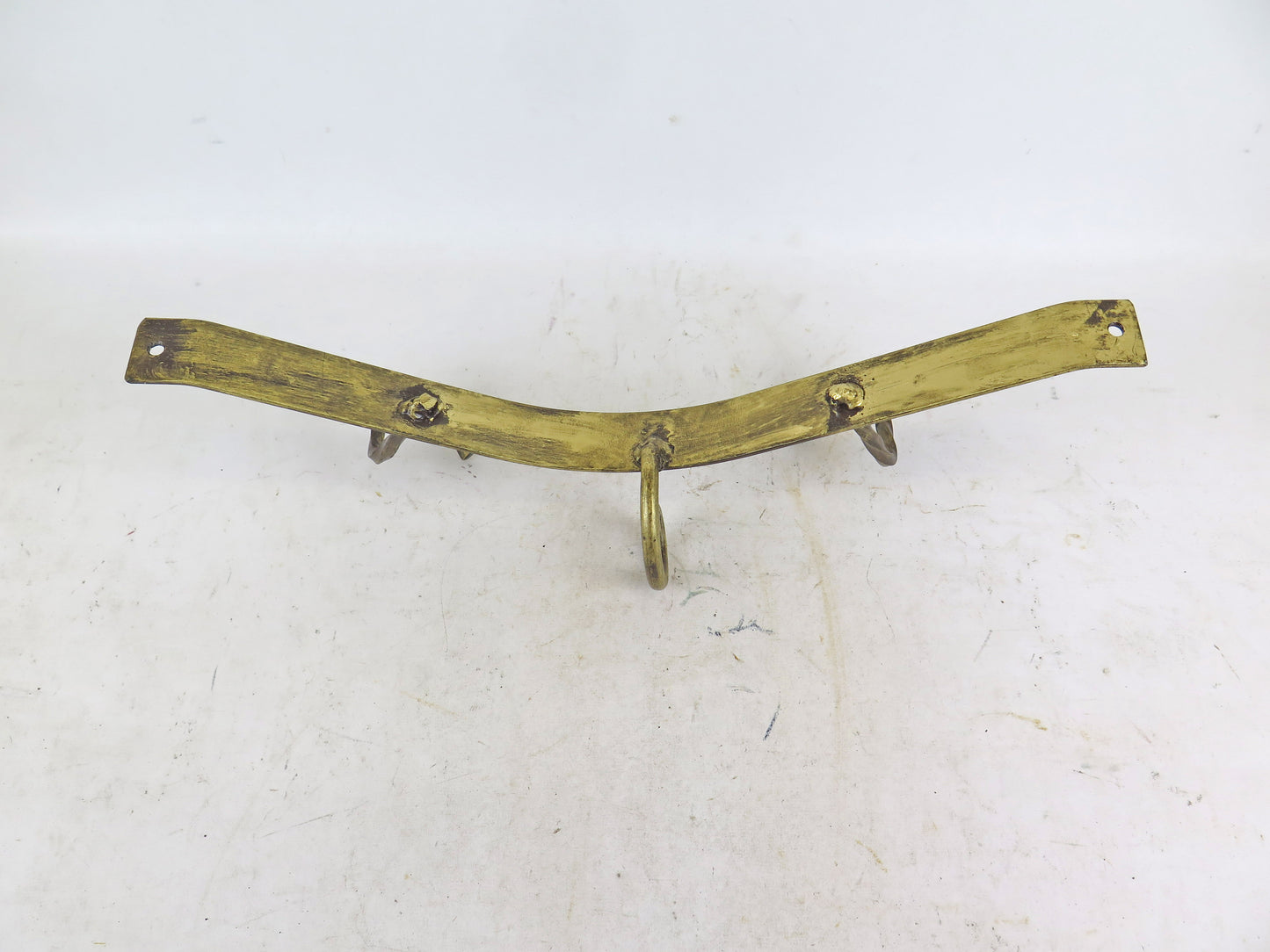 VECCHIO ATTACCAPANNI DA PARETE FERRO BATTUTO DORATO A 2 GANCI APPENDIABITI CH2