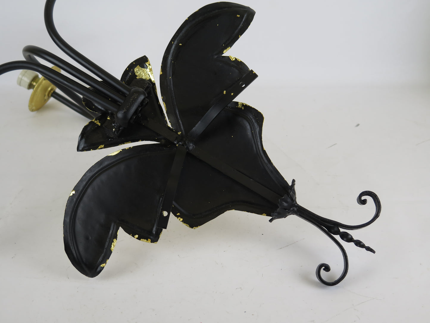 VECCHIA APPLIQUE DA PARETE A TRE LUCI IN FERRO BATTUTO ARTIGIANATO LIGURE CH