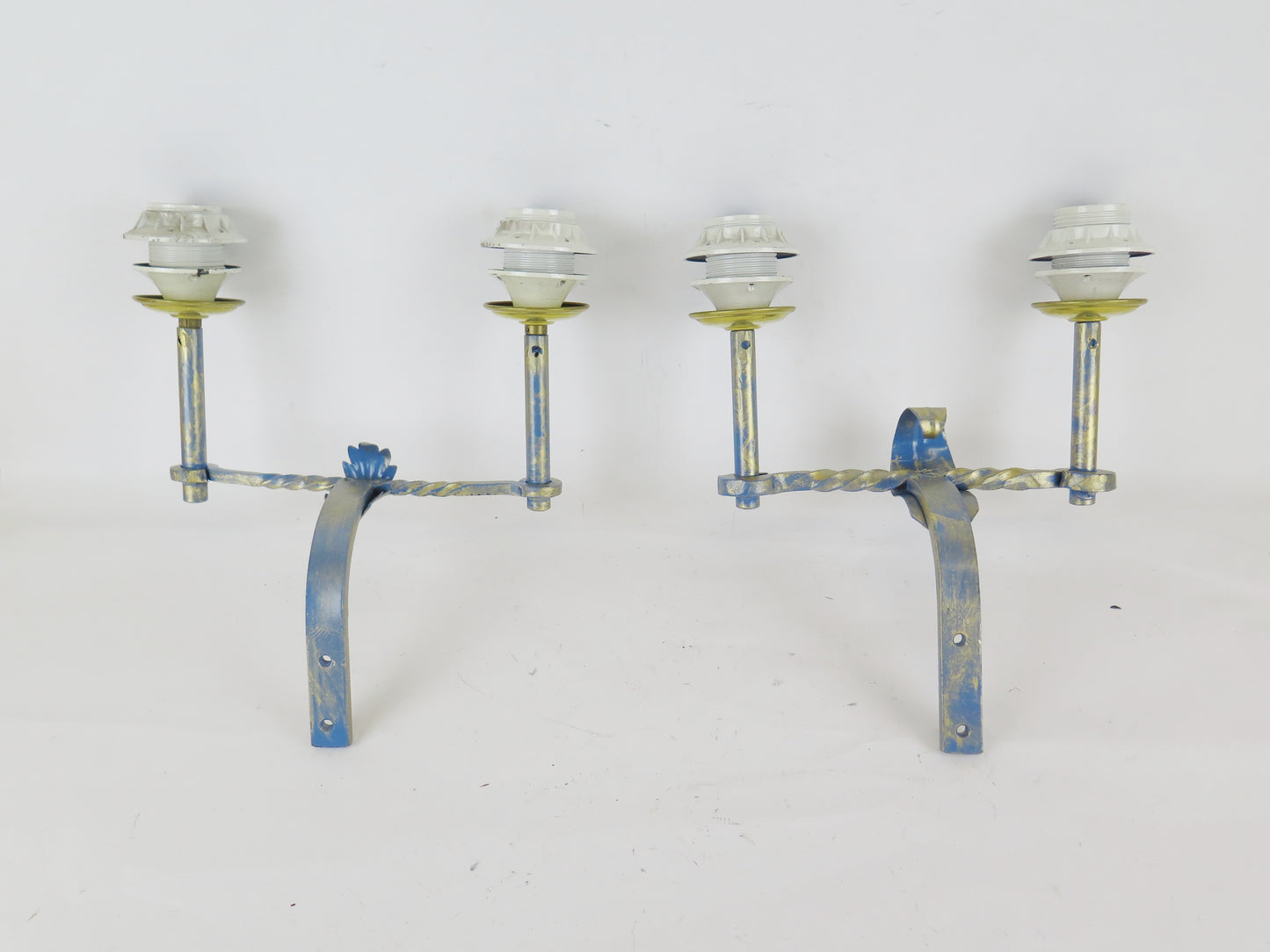 PAIR OF APPLIQUES IN ARTISTIC WROUGHT IRON HAND FORGED WALL LIGHT CH4