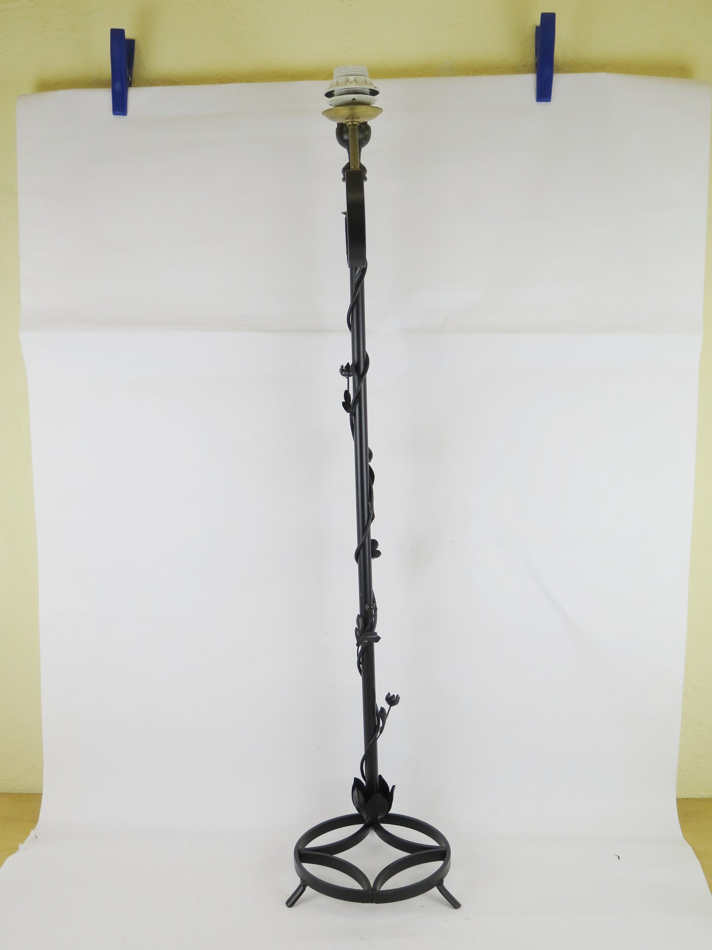 OLD ARTISTIC HAND FORGED WROUGHT IRON FLOOR LAMP CH.S