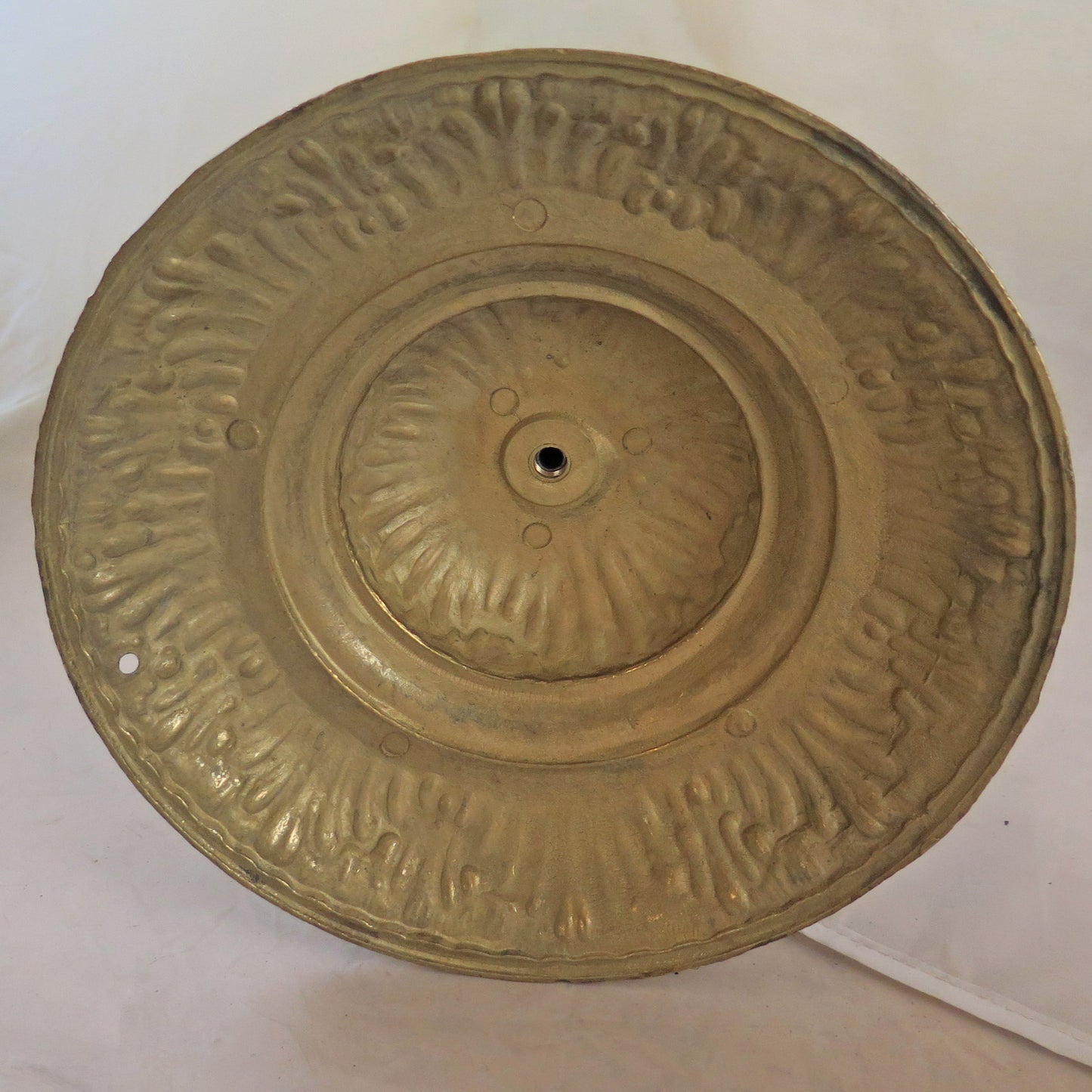 PAIR OF HAND-MADE TABLE LAMPS IN EMBOSSED METAL AND GLASS CH32