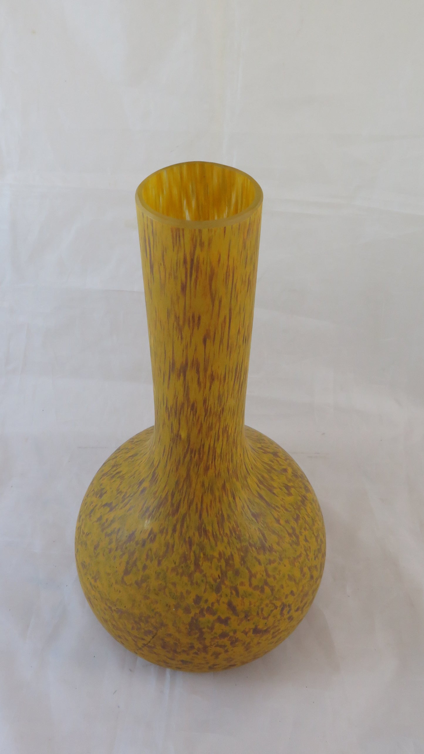 OLD COLLECTIBLE YELLOW SWANNECK GLASS VASE BM20