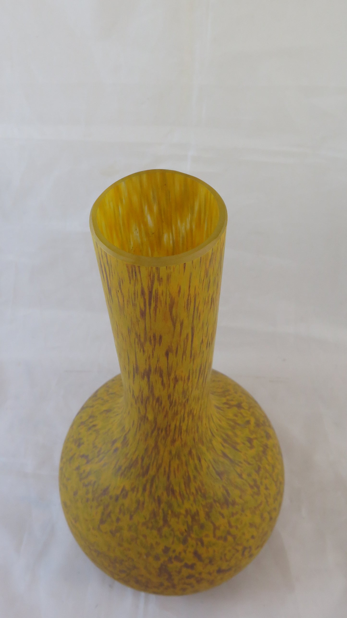 OLD COLLECTIBLE YELLOW SWANNECK GLASS VASE BM20