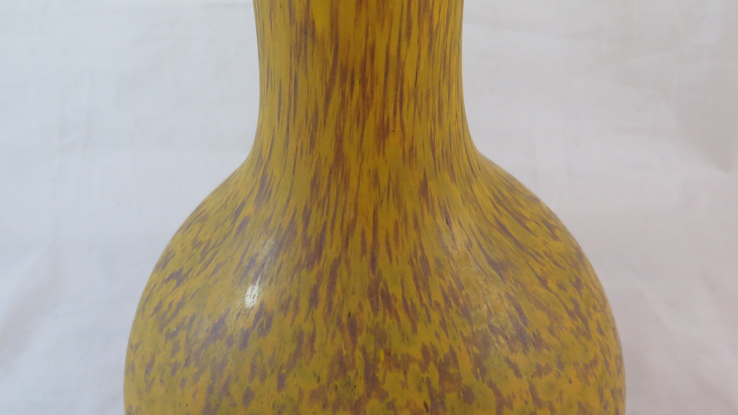 OLD COLLECTIBLE YELLOW SWANNECK GLASS VASE BM20