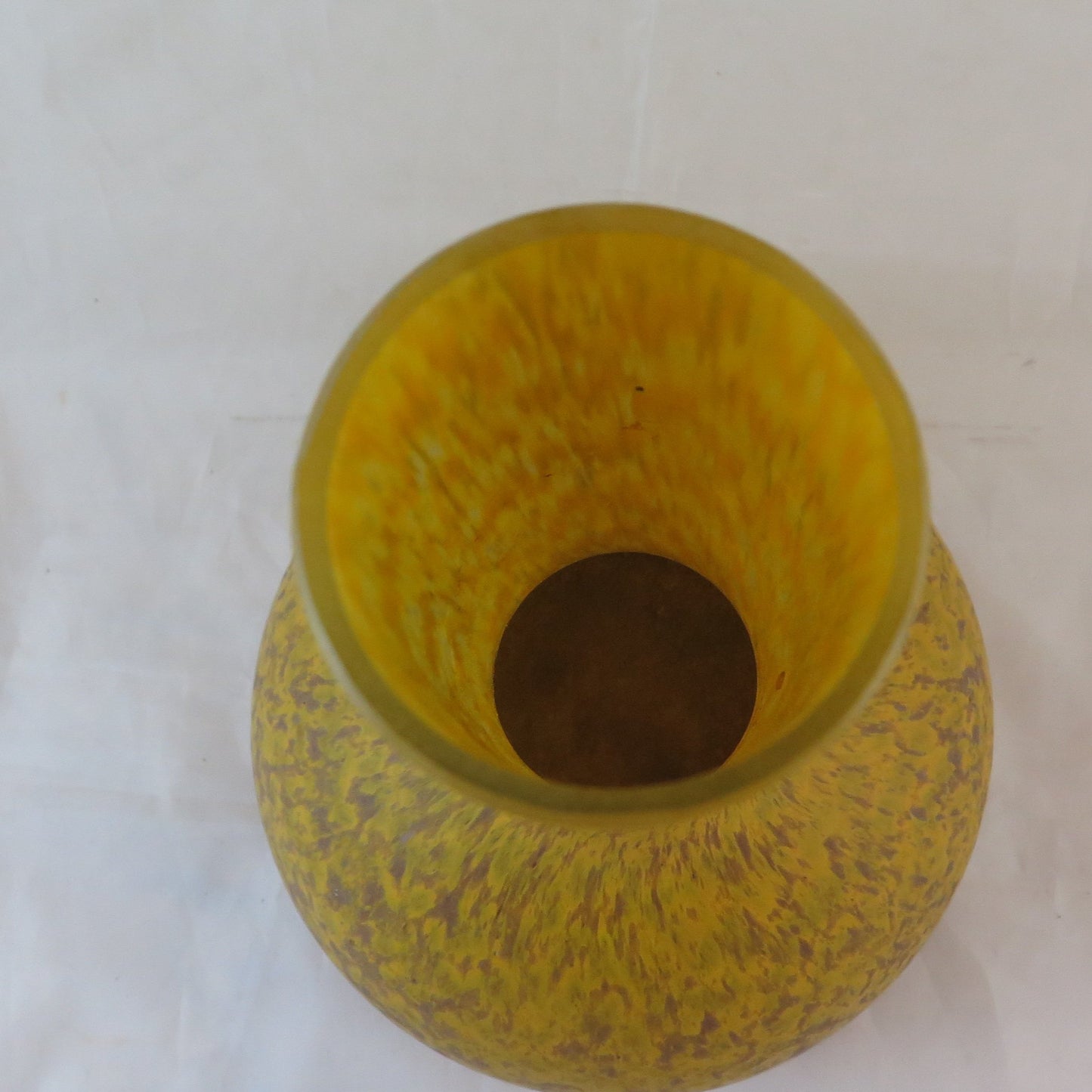 OLD COLLECTIBLE YELLOW SWANNECK GLASS VASE BM20