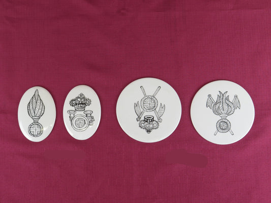 4 MILITARY ARMY PORCELAIN COATS OF ARMS VN8