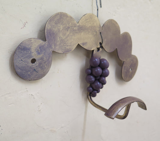 ATTACCAPANNI DA PARETE DECORATO CON GRAPPOLI D'UVA IN FERRO BATTUTO VINTAGE CH15